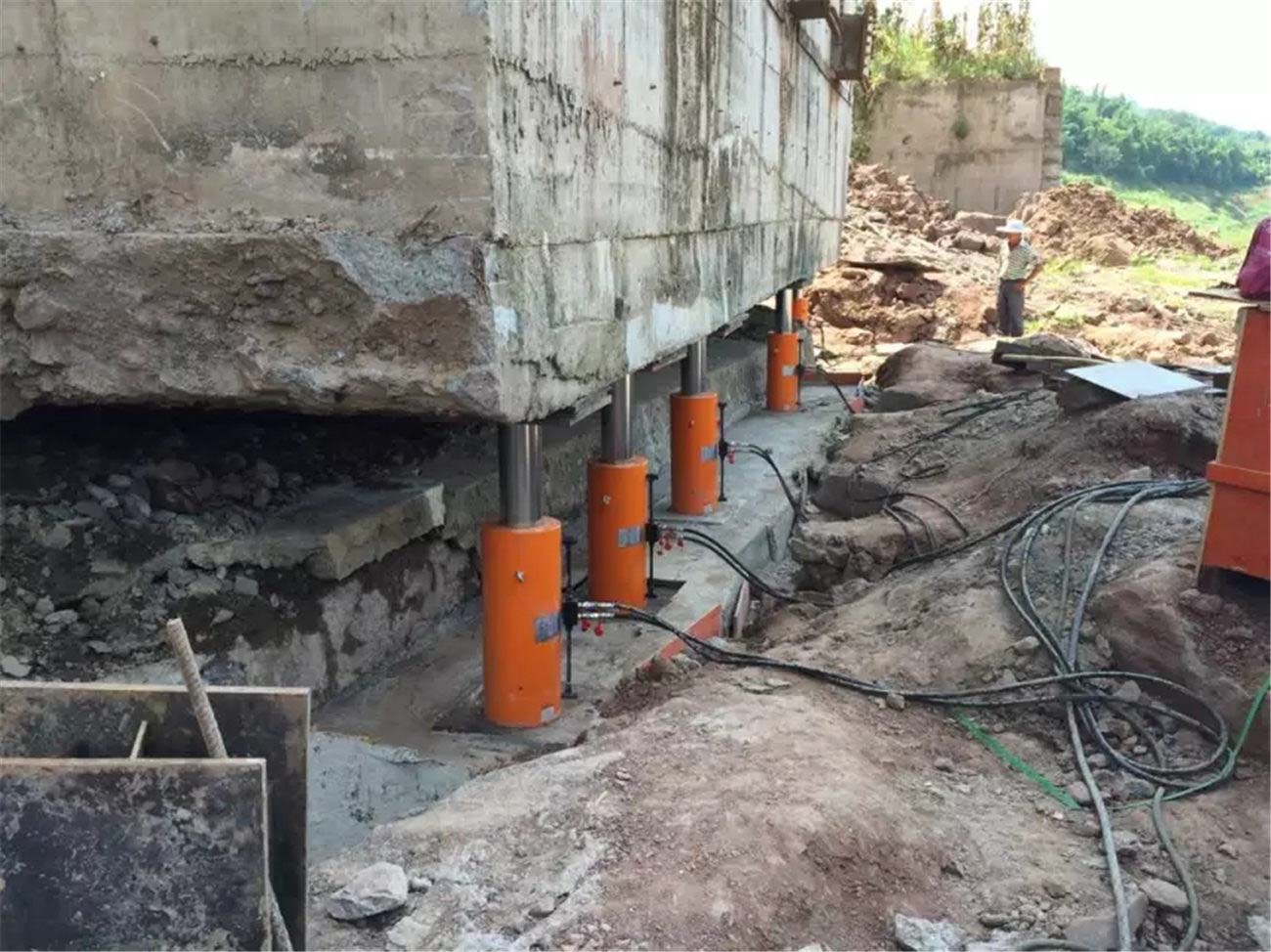建筑物纠偏平移原理方法